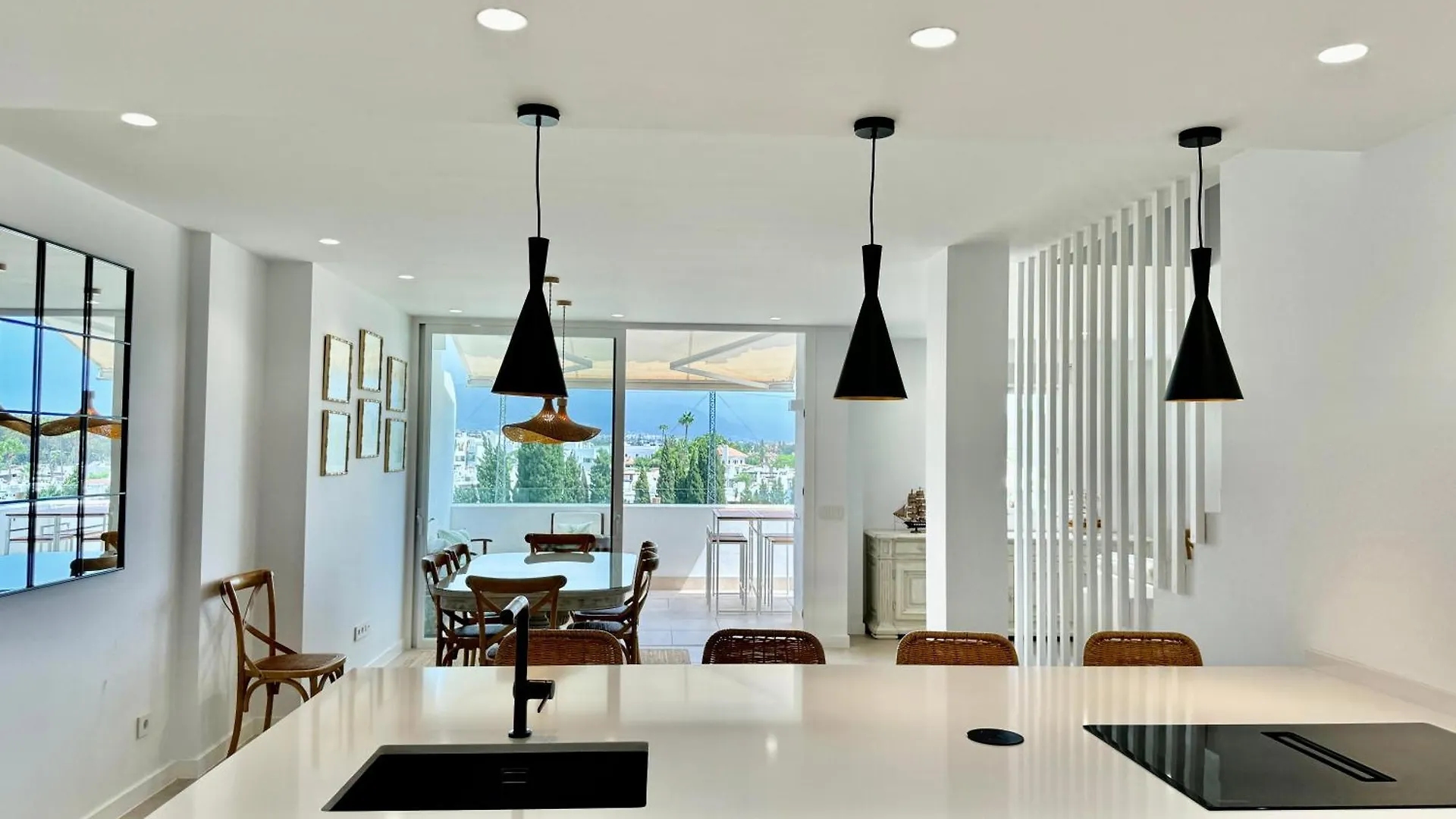 דירה מארבלה Sea And Mountain Views Penthouse In Guadalmina - Eaw Homes