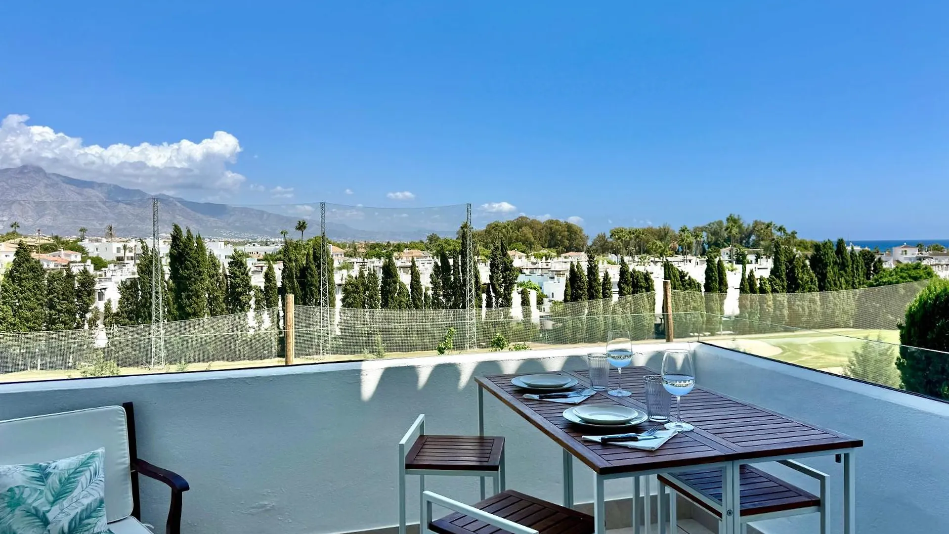מארבלה Sea And Mountain Views Penthouse In Guadalmina - Eaw Homes