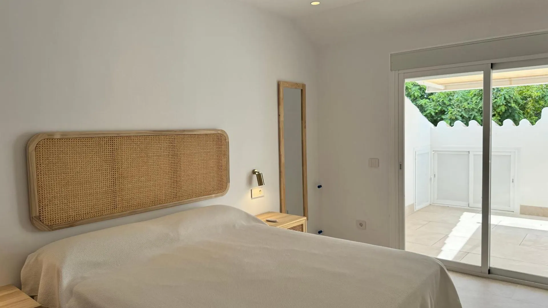 Sea And Mountain Views Penthouse In Guadalmina - Eaw Homes Marbella 0*,  Espanha